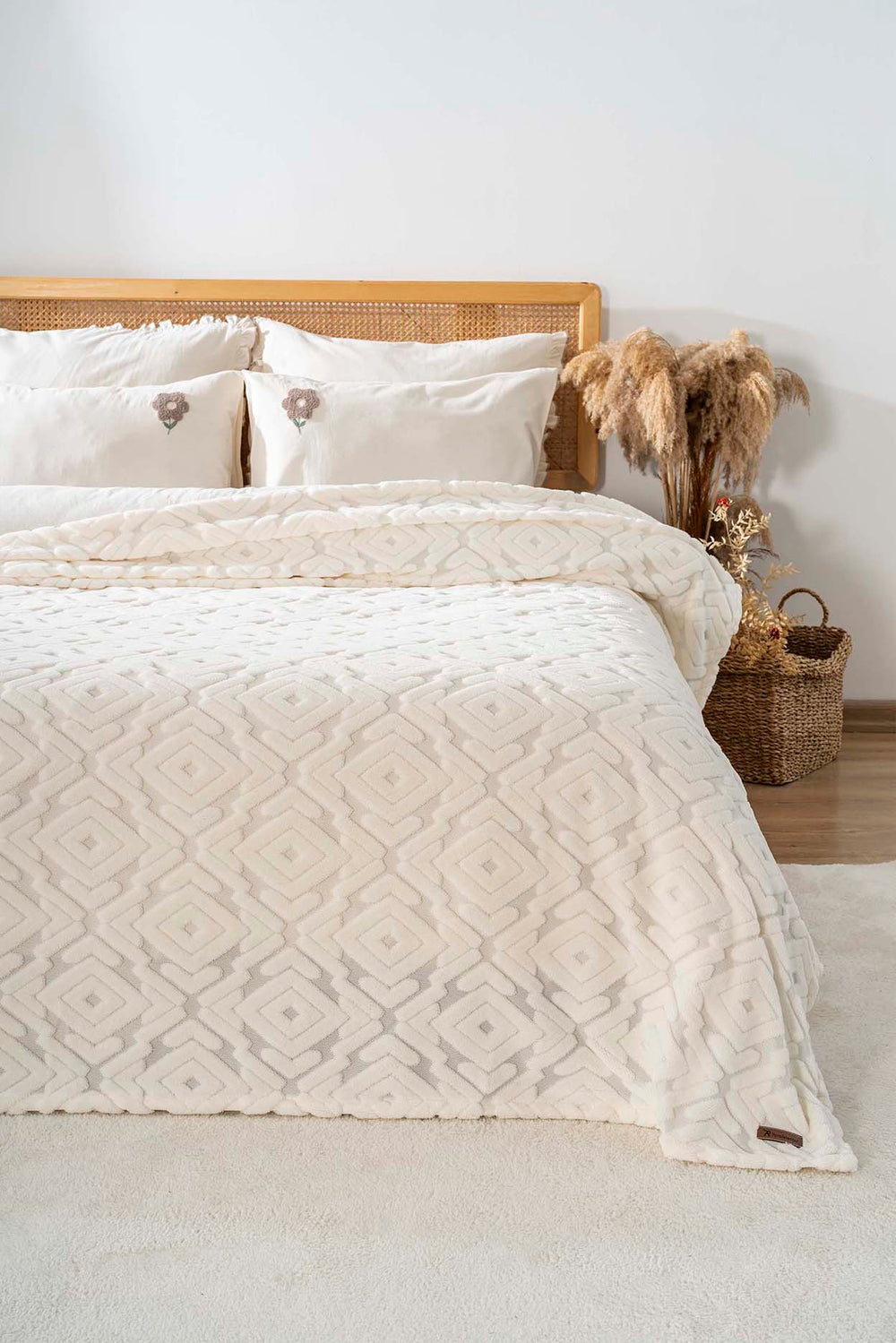 Antony Jakarlı Raşel İskandinav Outlet Çift Kişilik Punch Yatak Örtüsü