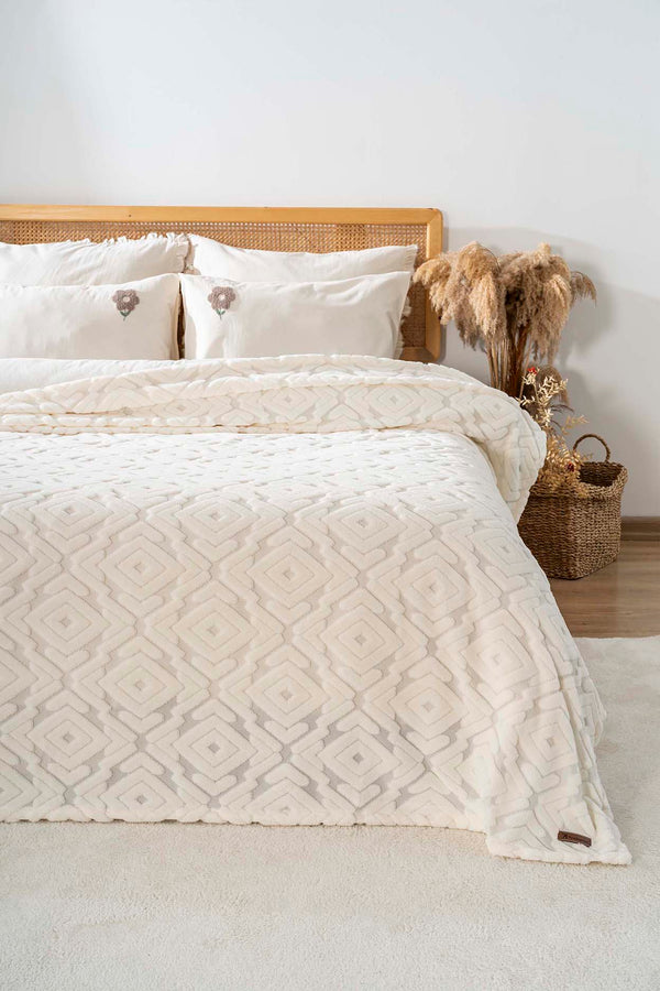 Antony Jakarlı Raşel İskandinav Outlet Çift Kişilik Punch Yatak Örtüsü