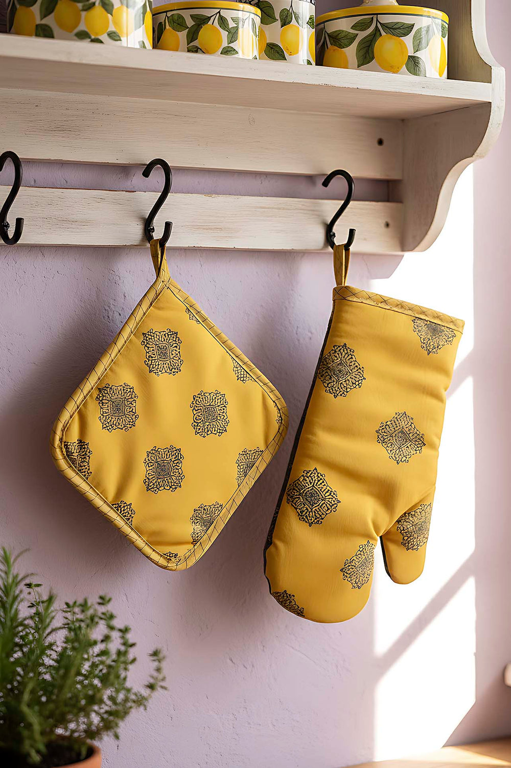 Sarı Etnik Desen 2’li Fırın Eldiveni & Tutacak Seti