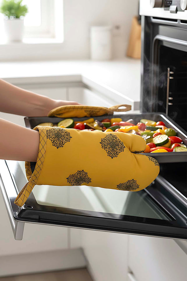Sarı Etnik Desen 2’li Fırın Eldiveni & Tutacak Seti