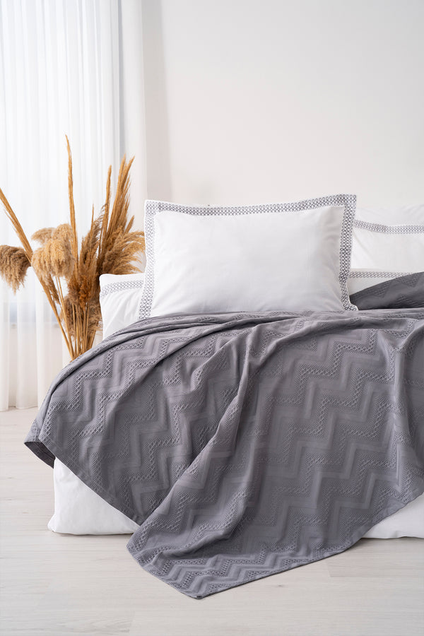 Noemi Gri Çift Kişilik %100 Pamuklu Nevresimli Yatak Örtüsü - 7 Parça Çeyiz Seti