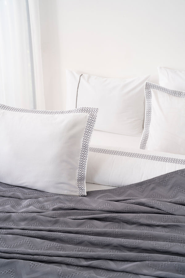 Noemi Gri Çift Kişilik %100 Pamuklu Nevresimli Yatak Örtüsü - 7 Parça Çeyiz Seti