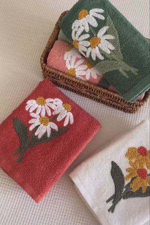 Büyük Papatya Nakışlı %100 Pamuklu 5'li Havlu Seti 50x90 cm