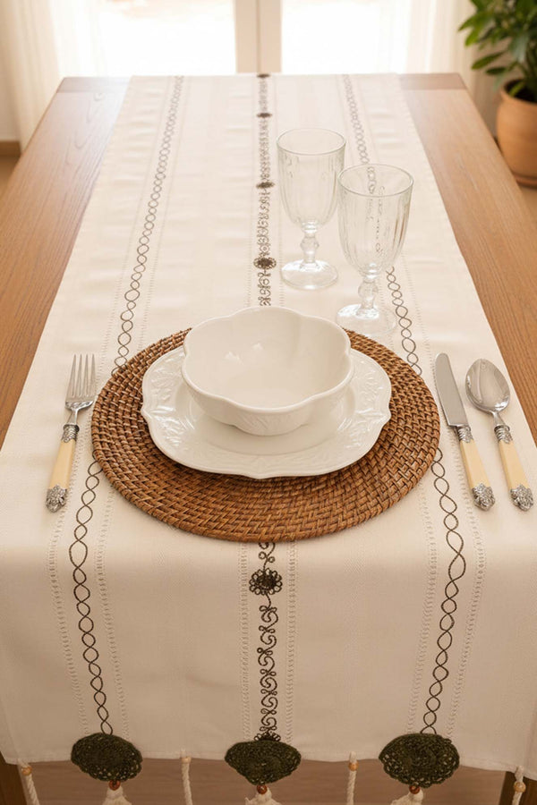 Yeşil Nakışlı Dantelli Runner 50x130 cm