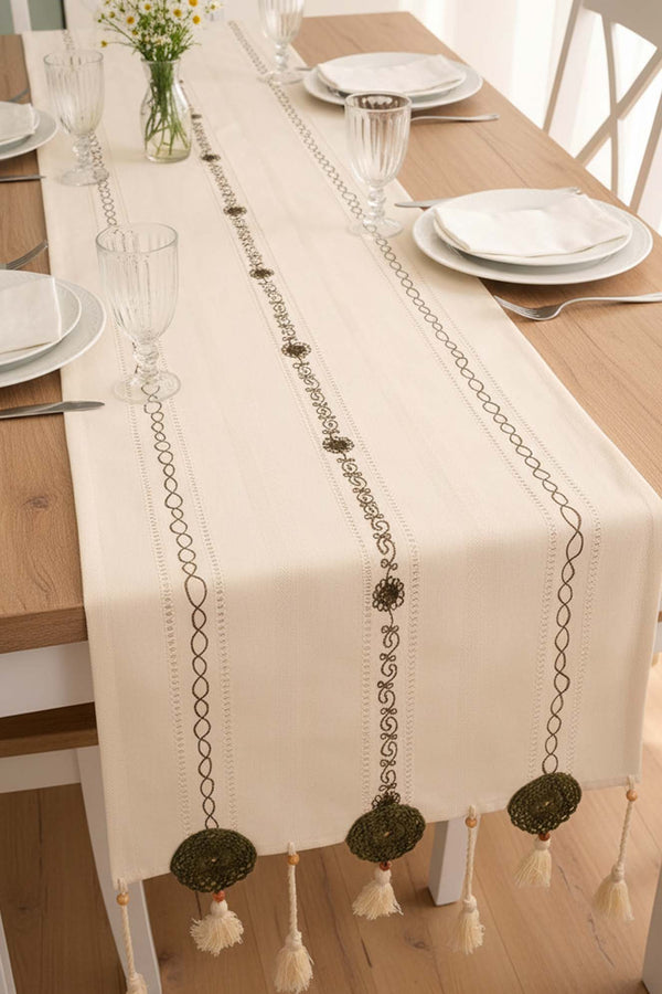 Yeşil Nakışlı Dantelli Runner 50x130 cm