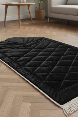 Siyah Kapitone Dolgulu Lüks Seccade 65x115 cm