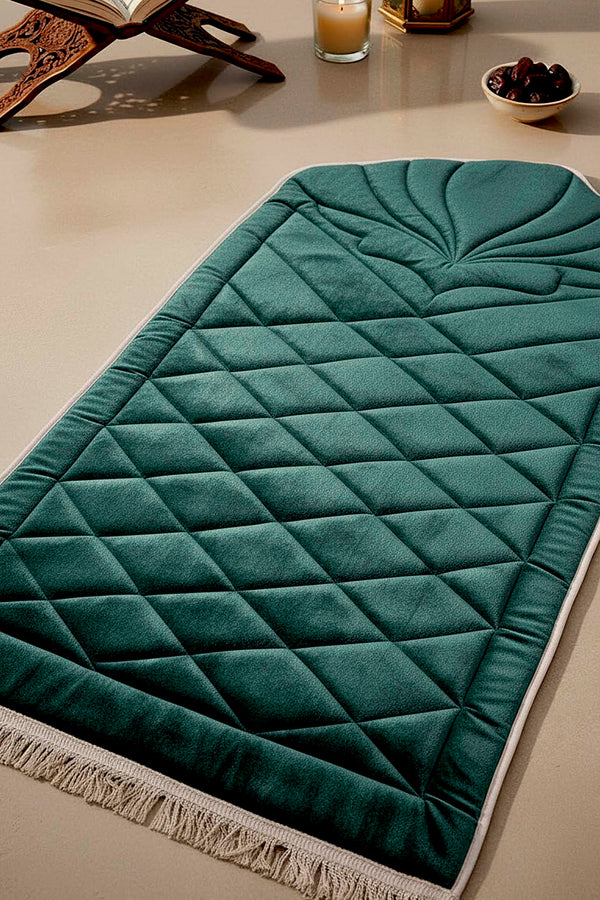 Zümrüt Yeşili Kapitone Dolgulu Lüks Seccade 65x115 cm