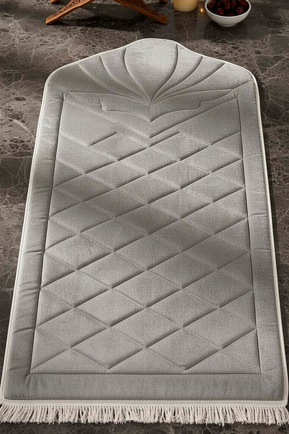 Gri Kapitone Dolgulu Lüks Seccade 65x115 cm