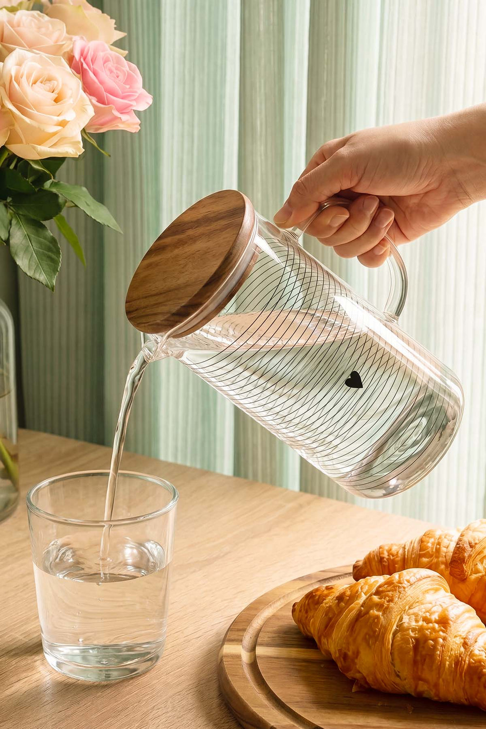 Heart Bambu Kapaklı Kulplu Cam Sürahi