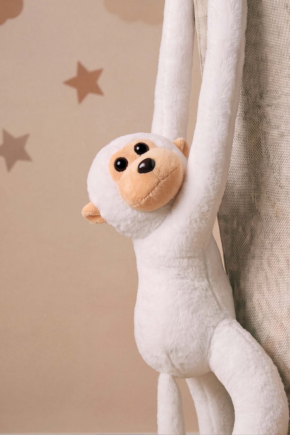 Beyaz Elleri Yapışabilen Maymun Peluş Oyuncak
