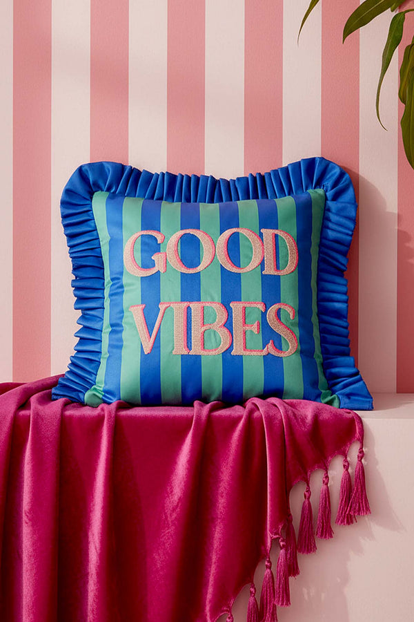 Good Vibes Nakışlı Dekoratif Kırlent Kılıfı