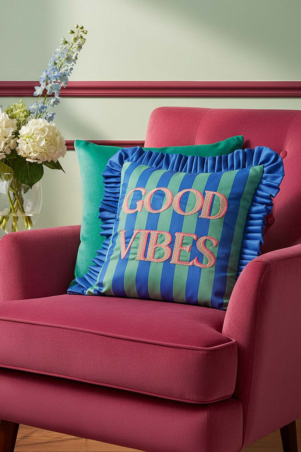 Good Vibes Nakışlı Dekoratif Kırlent Kılıfı