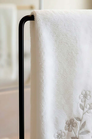 Siyah Renk Metal Dikey Havluluk