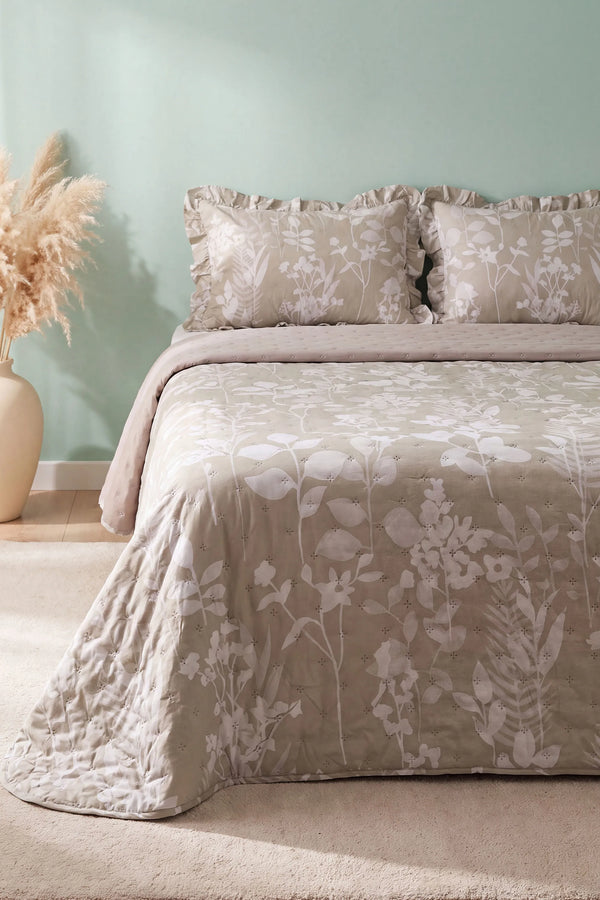 Sade Çiçekler Breeze Çift Kişilik Yatak Örtüsü Seti – 3 Parça