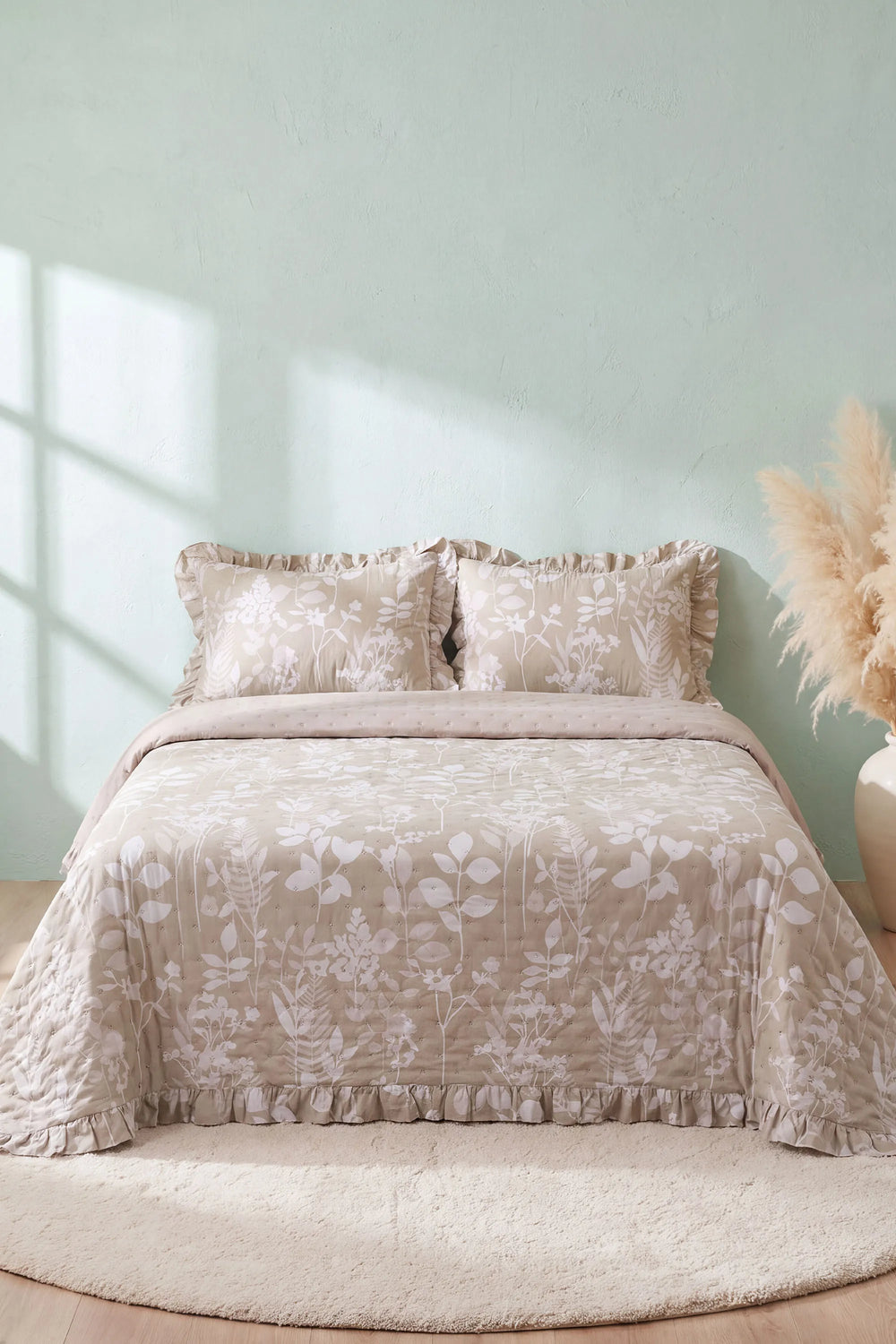 Sade Çiçekler Breeze Çift Kişilik Yatak Örtüsü Seti – 3 Parça