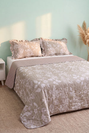 Sade Çiçekler Breeze Çift Kişilik Yatak Örtüsü Seti – 3 Parça