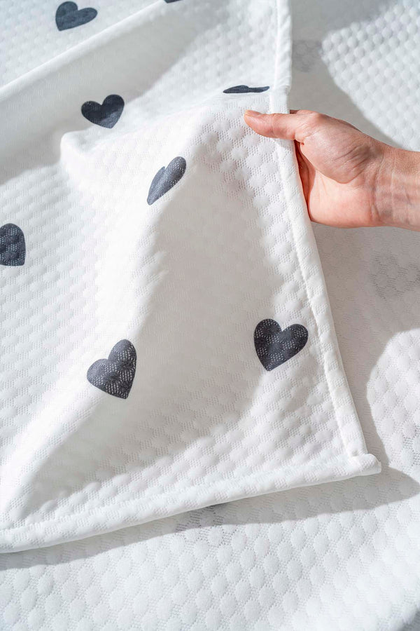 Siyah Kalp Çift Kişilik Baskılı Pike 200 x 220 cm