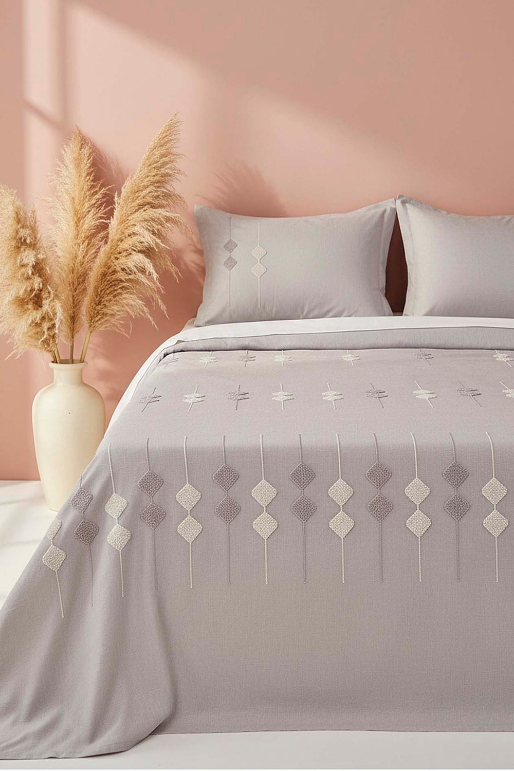 Açık Gri Zen Baklava Desen Nakışlı Yatak Örtüsü Seti