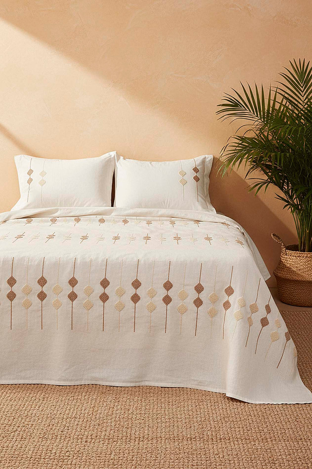 Ekru Zen Baklava Çift Kişilik Nakışlı Yatak Örtüsü Seti
