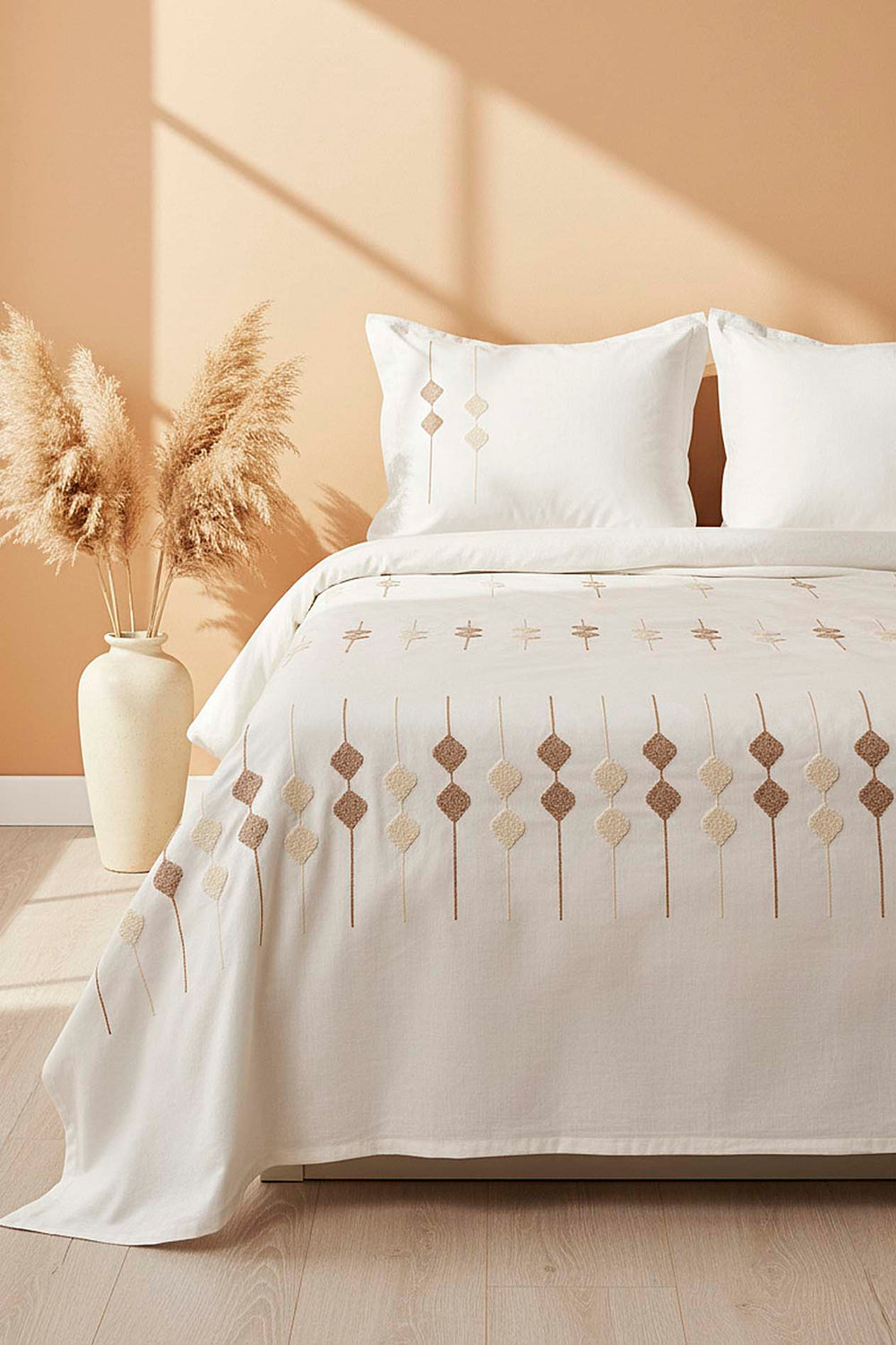 Ekru Zen Baklava Çift Kişilik Nakışlı Yatak Örtüsü Seti