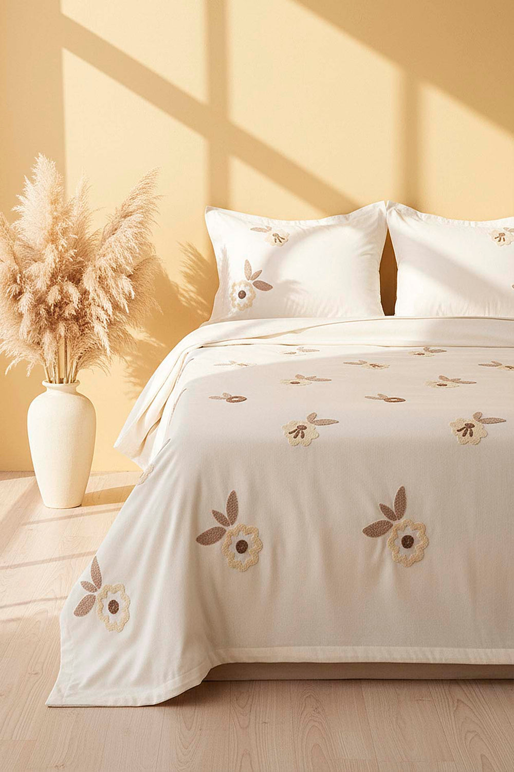 Ekru Lalezar Çift Kişilik Nakışlı Yatak Örtüsü Seti