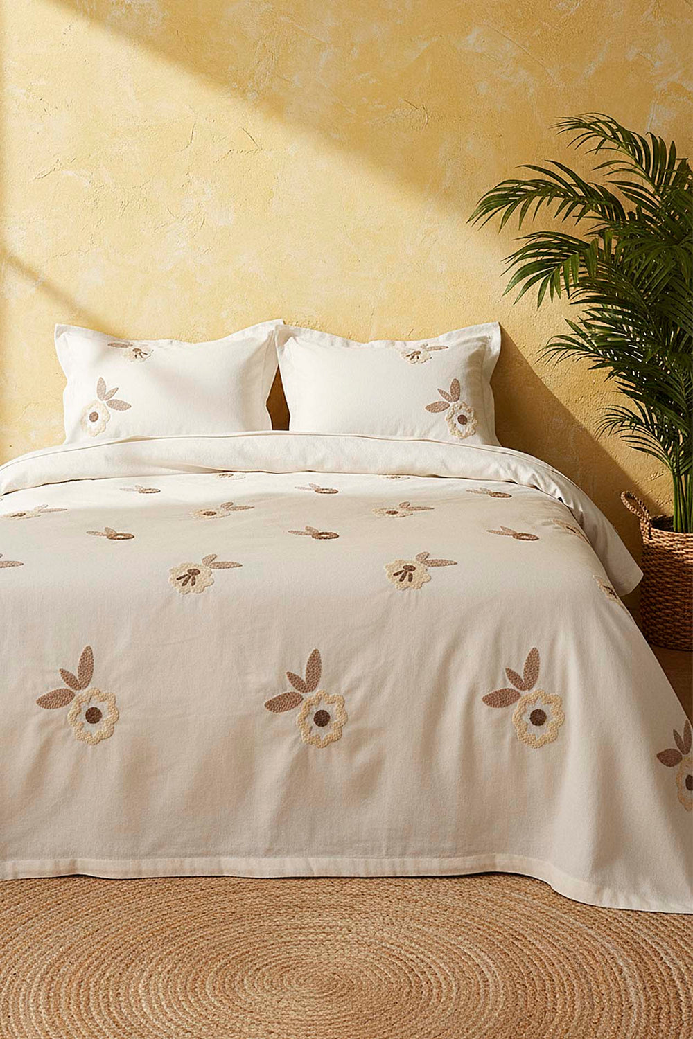 Ekru Lalezar Çift Kişilik Nakışlı Yatak Örtüsü Seti